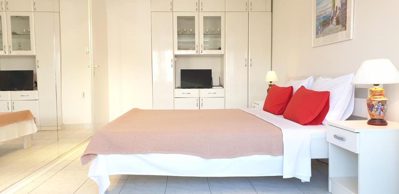 The White Apartment Ohrid Esterno foto